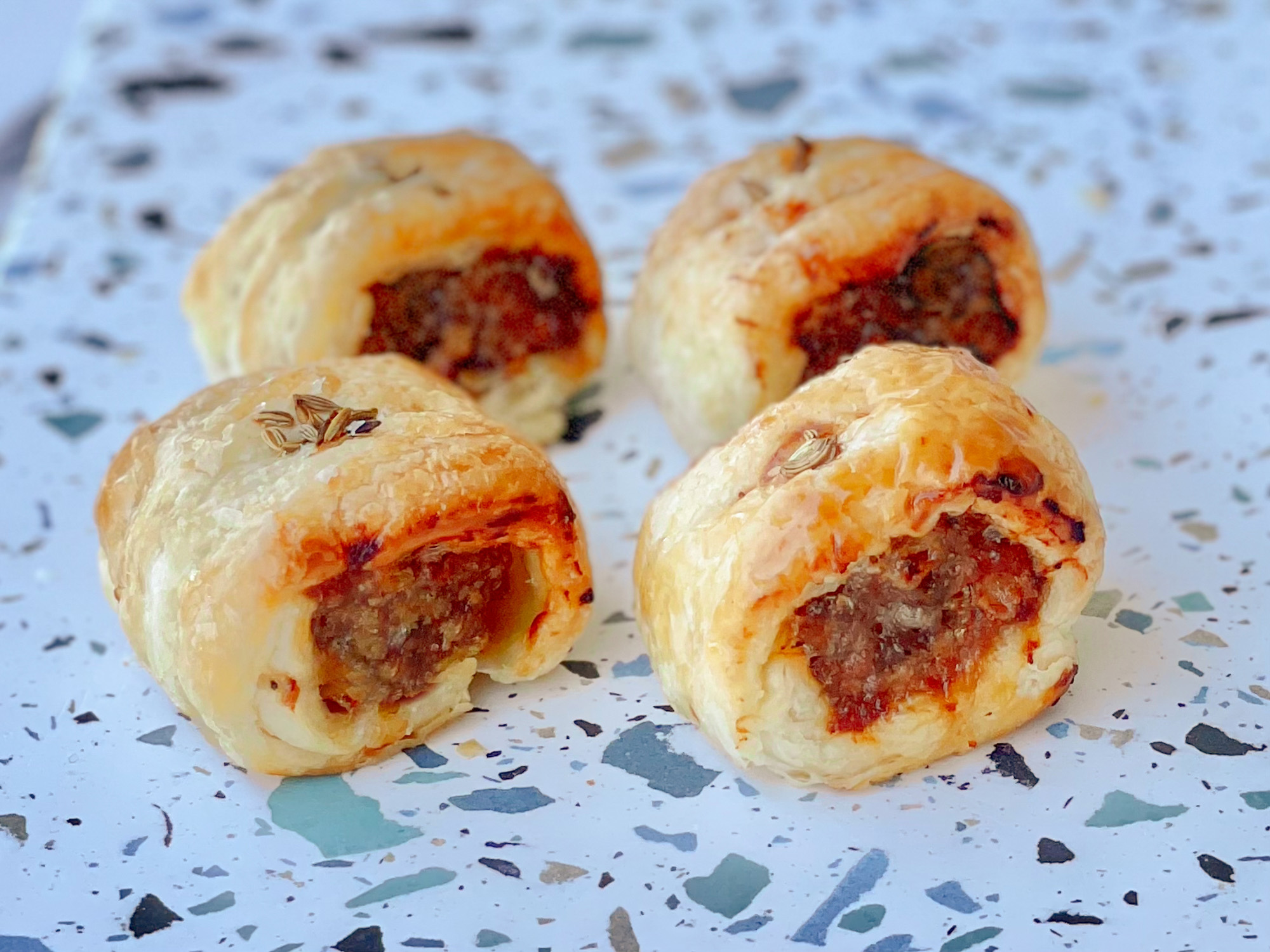 Sausage roll minis (12pc)