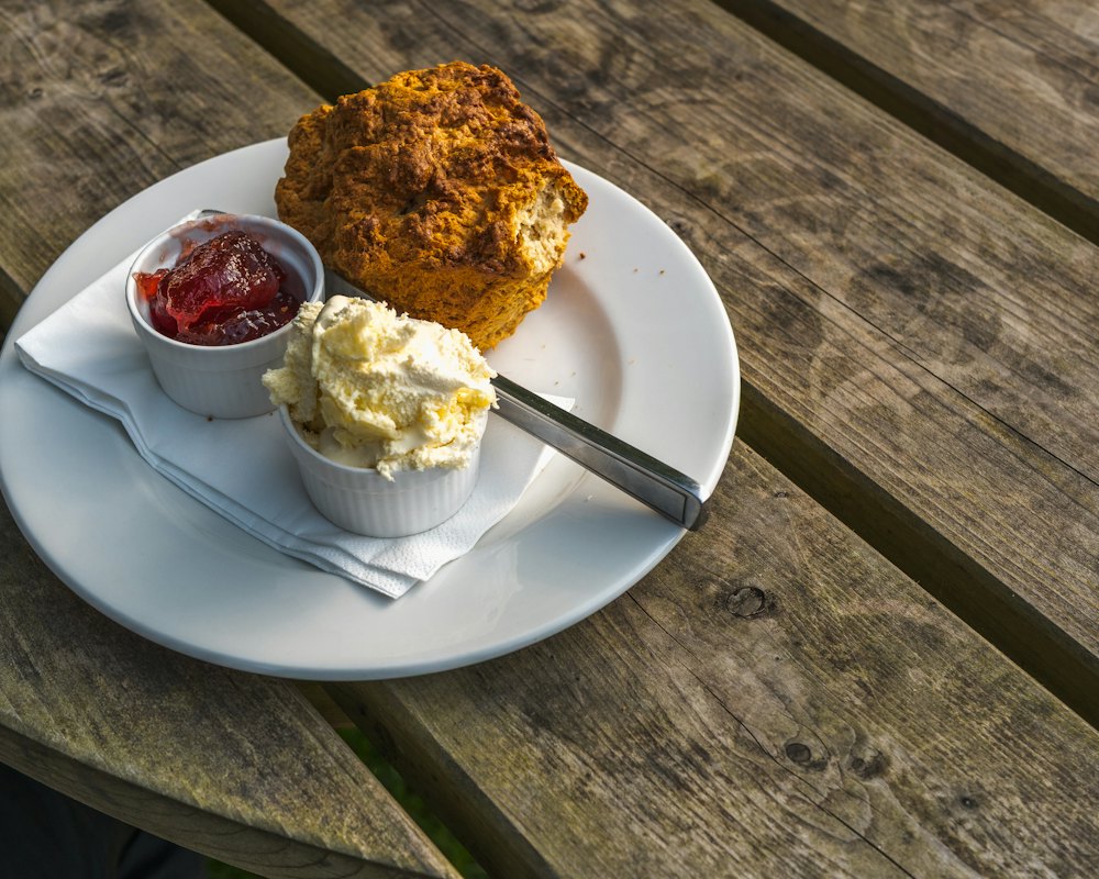 Scones on a linen cloth